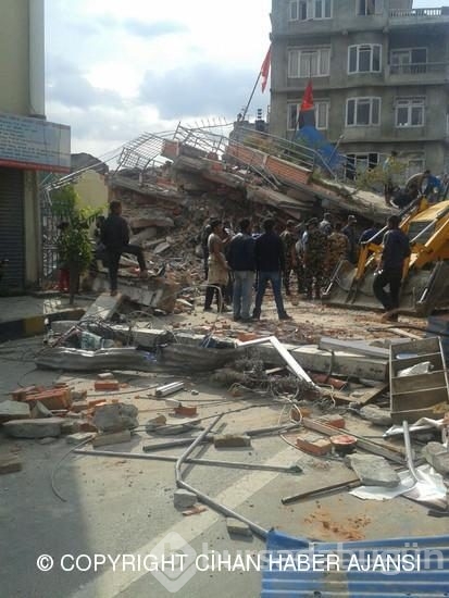 Nepal'de 7.9 şiddetinde deprem