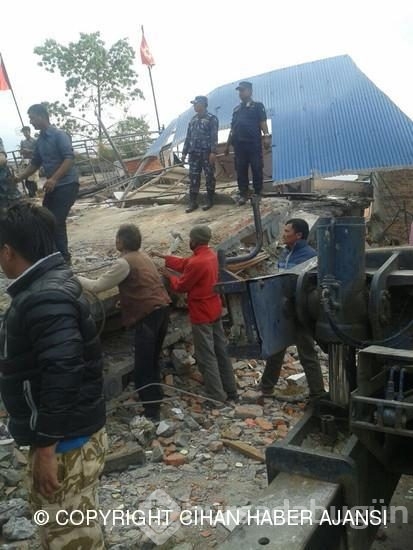 Nepal'de 7.9 şiddetinde deprem