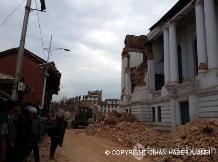 Nepal'de 7.9 şiddetinde deprem