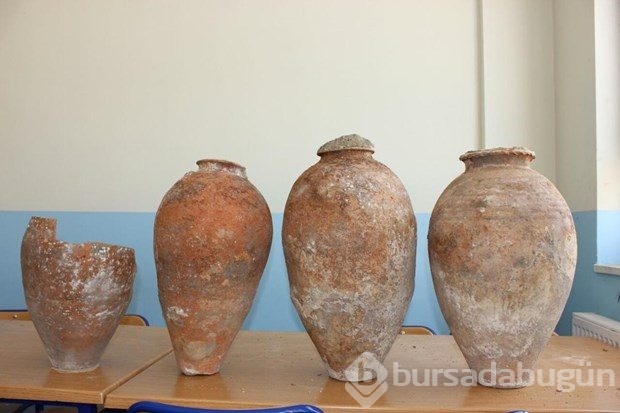 Hoşap Kalesi'nde 250 yıllık "küp peyniri" bulundu
