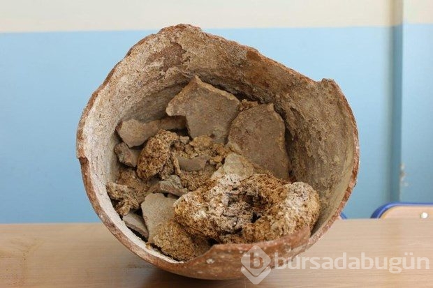 Hoşap Kalesi'nde 250 yıllık "küp peyniri" bulundu