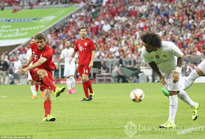 Bayern Münih'i Lewandowski sırtladı!