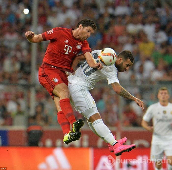 Bayern Münih'i Lewandowski sırtladı!