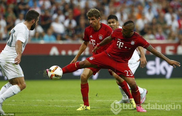 Bayern Münih'i Lewandowski sırtladı!