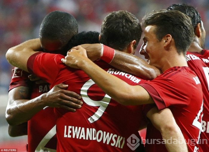 Bayern Münih'i Lewandowski sırtladı!