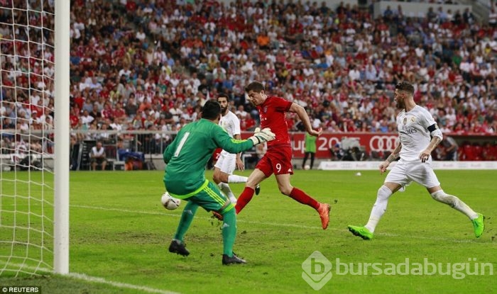 Bayern Münih'i Lewandowski sırtladı!