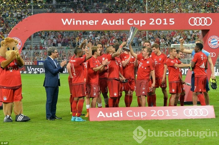 Bayern Münih'i Lewandowski sırtladı!