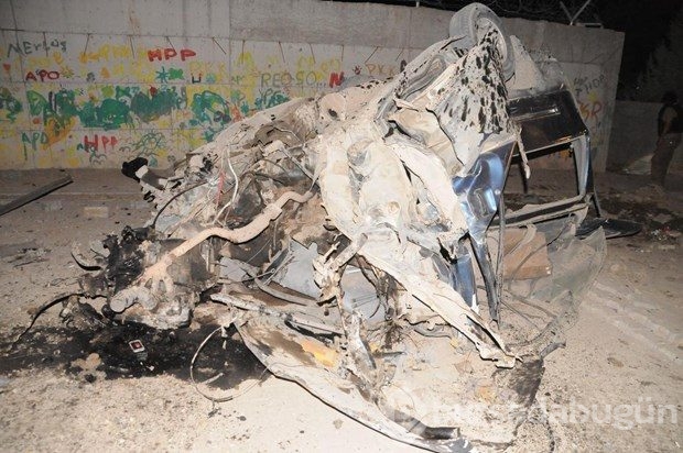 Hedefte polis vardı, minibüs geçerken patladı: 1 ölü