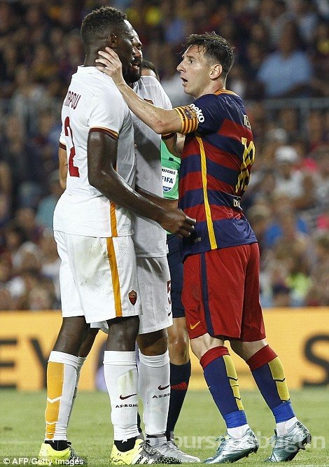 Messi Çıldırdı ve rakibine kafa attı!