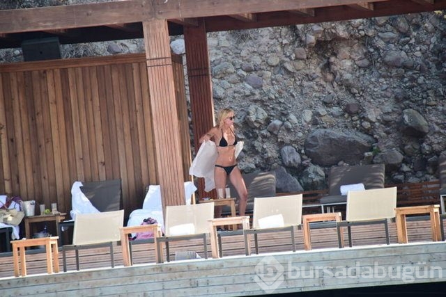 Elif dürüst'ten bikini şov