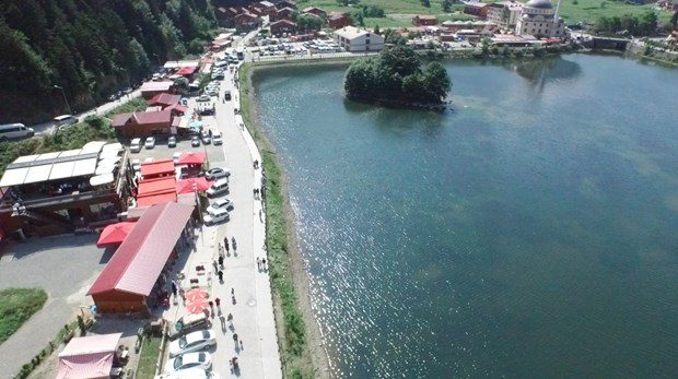 Yılda 2 milyon kişinin ziyaret ettiği göl