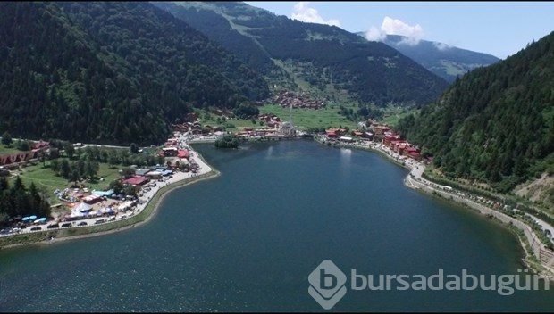 Yılda 2 milyon kişinin ziyaret ettiği göl