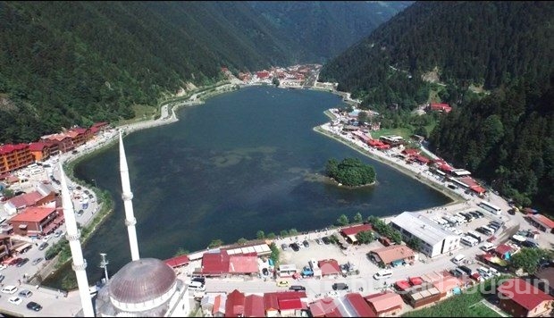 Yılda 2 milyon kişinin ziyaret ettiği göl