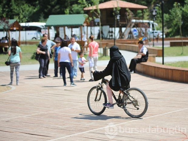 Yılda 2 milyon kişinin ziyaret ettiği göl