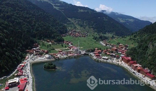 Yılda 2 milyon kişinin ziyaret ettiği göl