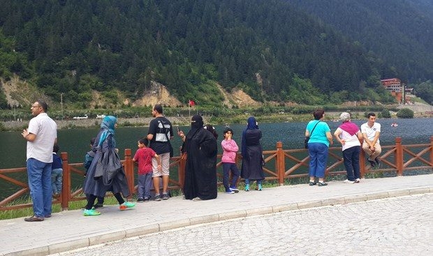Yılda 2 milyon kişinin ziyaret ettiği göl