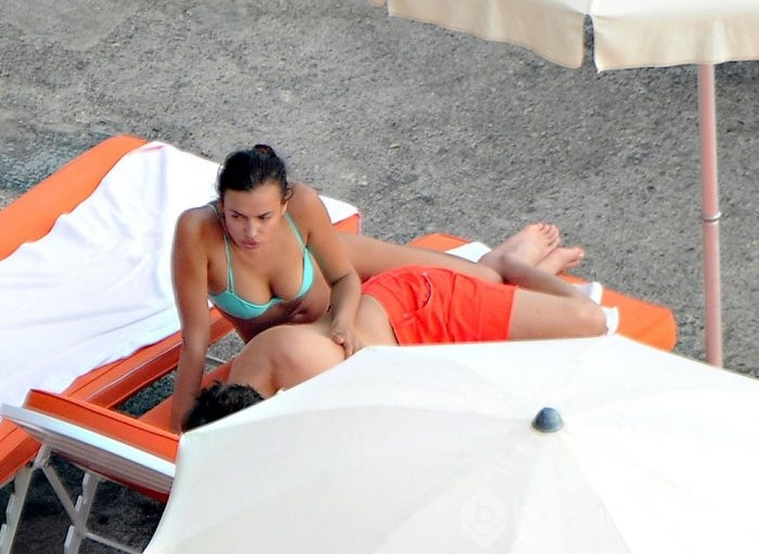 Irina Shayk yeni sevgilisiyle tatile çıktı.
