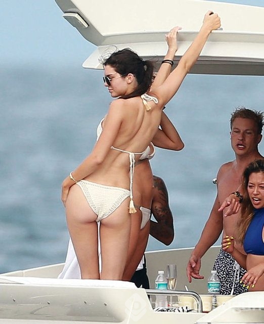 Kendal-Kylie Jenner kardeşler tatilde