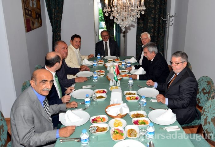 Vali Karaloğlu'ndan Divan kuruluna ziyaret
