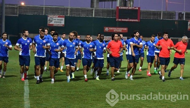 Eto'o antrenmana baklavayla başladı

