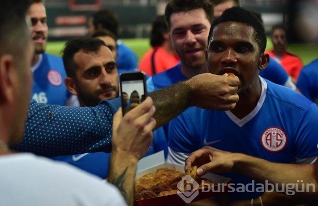 Eto'o antrenmana baklavayla başladı

