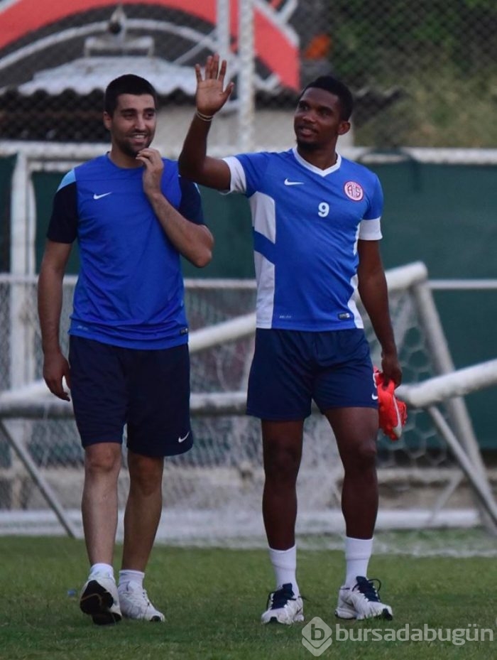 Eto'o antrenmana baklavayla başladı

