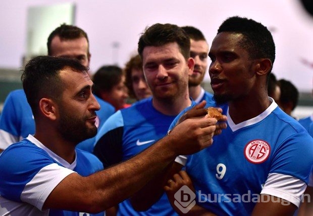 Eto'o antrenmana baklavayla başladı

