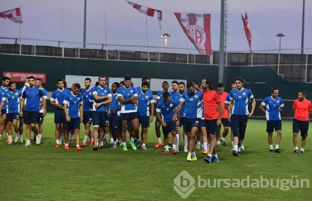 Eto'o antrenmana baklavayla başladı

