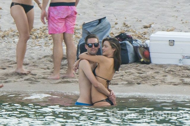 Miranda Kerr sevgilisi Evan SPİEGEL ile tatilde
