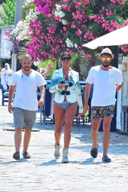 Süreyya YALÇIN'ın ilgiç kıyafetleri