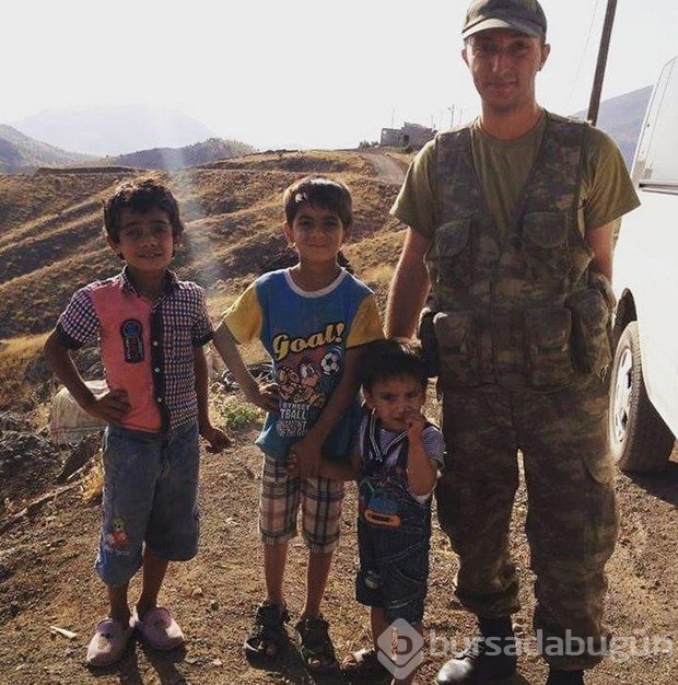 Şehit askerlerin evine ateş düştü