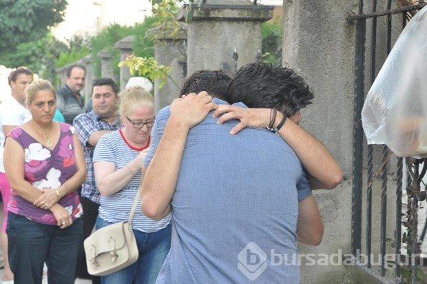Şehit askerlerin evine ateş düştü