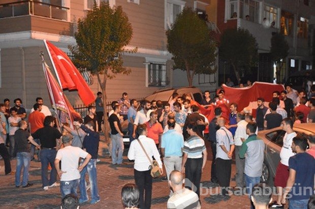 Şehit askerlerin evine ateş düştü