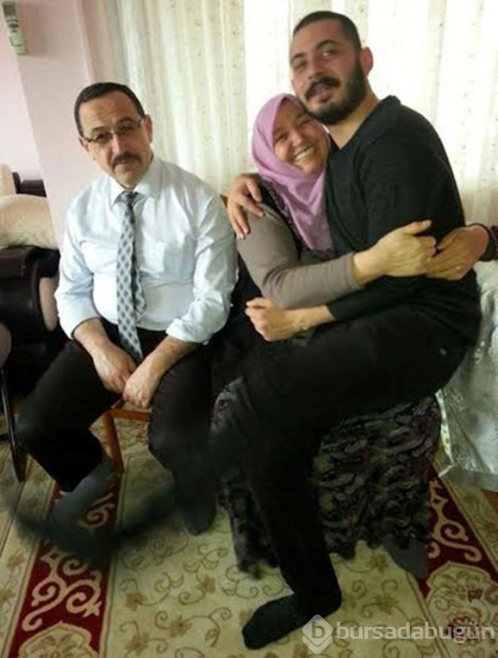 Şehit askerlerin evine ateş düştü
