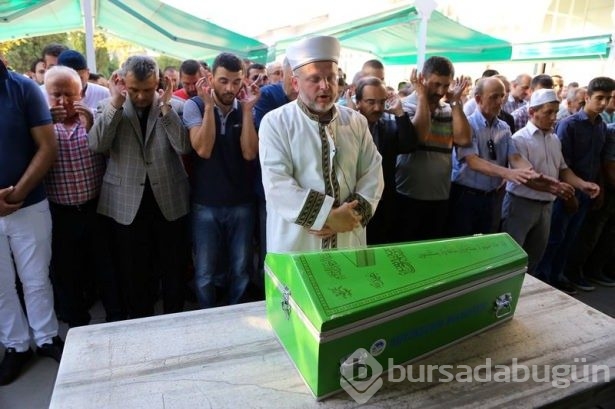 Kenan Sofuoğlu bebeğini toprağa verdi