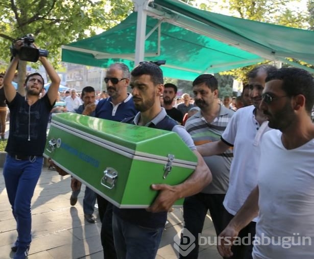 Kenan Sofuoğlu bebeğini toprağa verdi