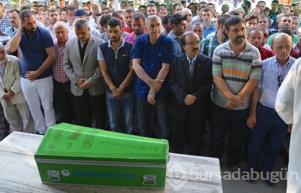 Kenan Sofuoğlu bebeğini toprağa verdi