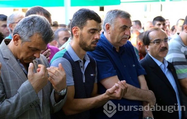 Kenan Sofuoğlu bebeğini toprağa verdi