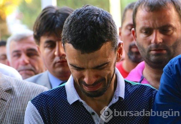 Kenan Sofuoğlu bebeğini toprağa verdi