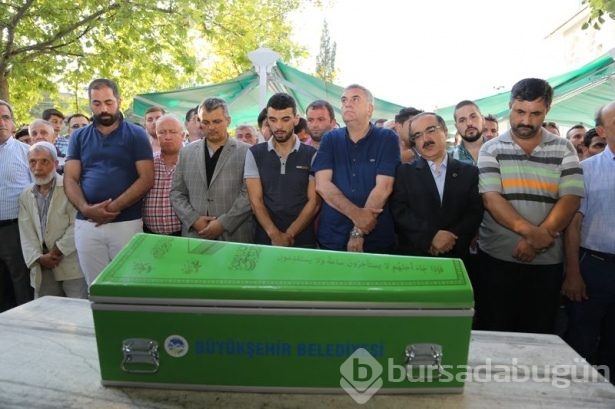 Kenan Sofuoğlu bebeğini toprağa verdi