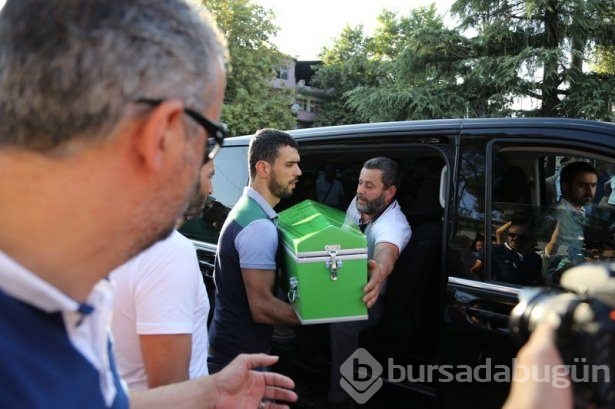 Kenan Sofuoğlu bebeğini toprağa verdi