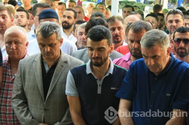 Kenan Sofuoğlu bebeğini toprağa verdi