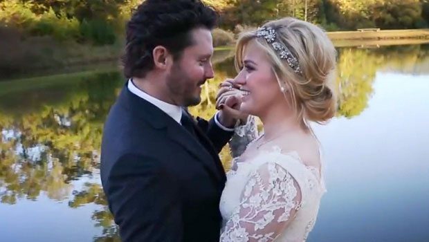 Şarkıcı Kelly Clarkson hamile