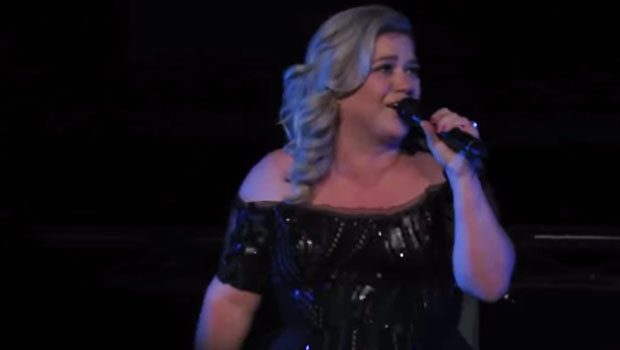 Şarkıcı Kelly Clarkson hamile