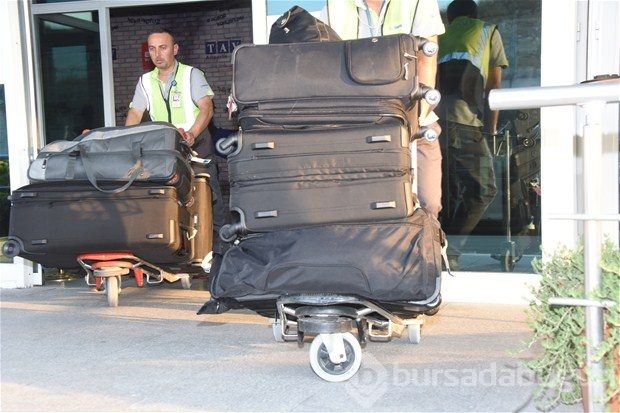 17 bavulla geldi 