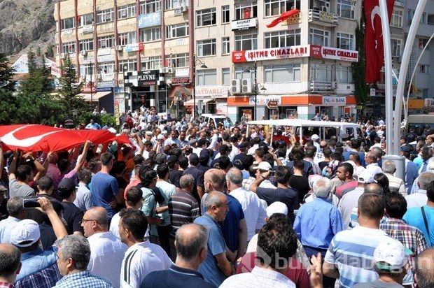 Şehit teğmen son yolculuğuna uğurlandı