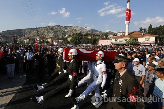 Türkiye şehitlerine ağladı