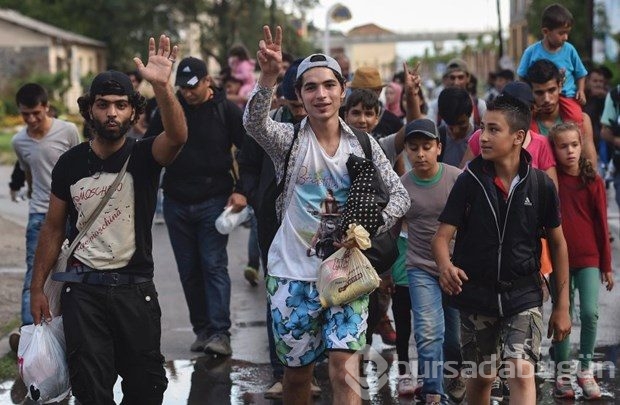 Dün olağanüstü hal ilan etti bugün biber gazıyla müdahale etti