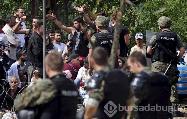 Dün olağanüstü hal ilan etti bugün biber gazıyla müdahale etti