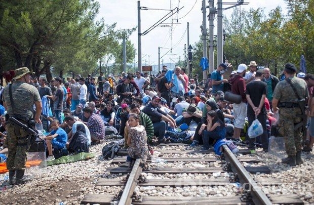 Dün olağanüstü hal ilan etti bugün biber gazıyla müdahale etti